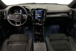 sininen Volvo XC40 2023 kuva 7.