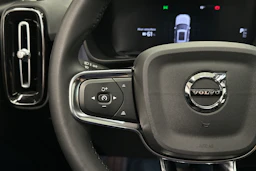 sininen Volvo XC40 2023 kuva 11.