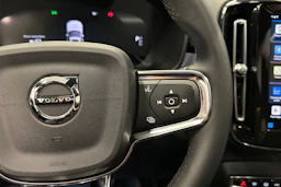 sininen Volvo XC40 2023 kuva 12.