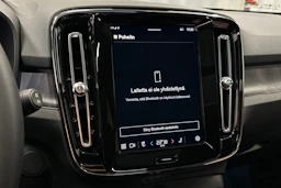 sininen Volvo XC40 2023 kuva 19.