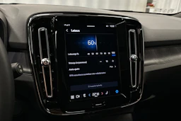 sininen Volvo XC40 2023 kuva 26.