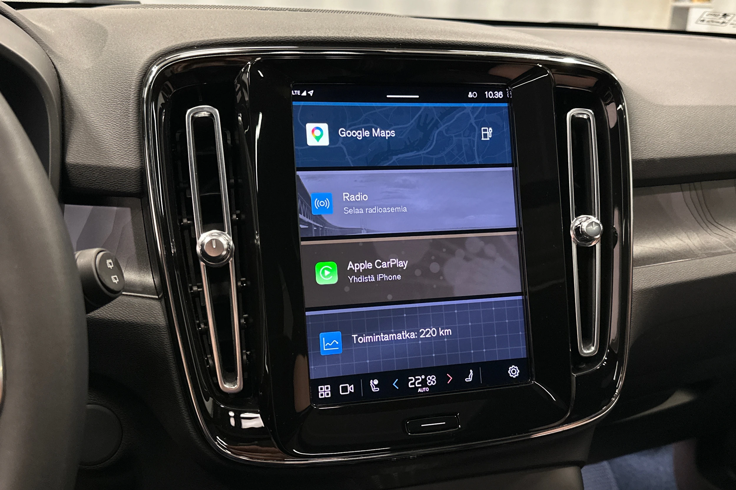 sininen Volvo XC40 2023 kuva 28.