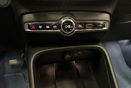 sininen Volvo XC40 2023 kuva 29.