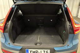 sininen Volvo XC40 2023 kuva 33.