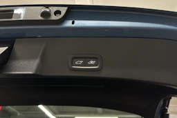 sininen Volvo XC40 2023 kuva 34.
