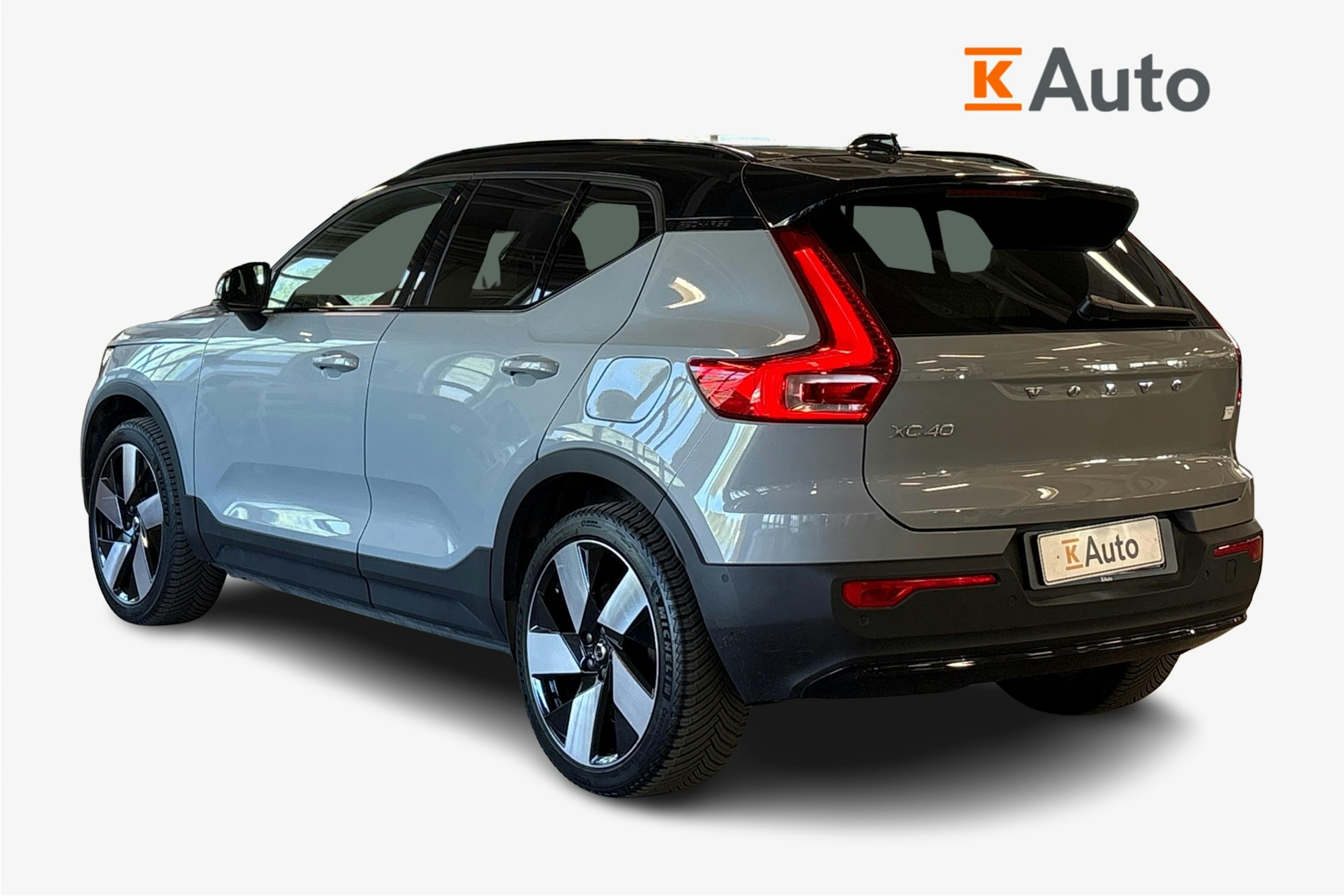 harmaa Volvo XC40 2024 kuva 2.