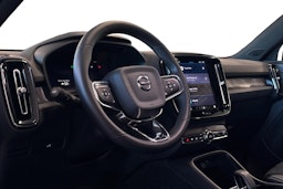 harmaa Volvo XC40 2024 kuva 3.