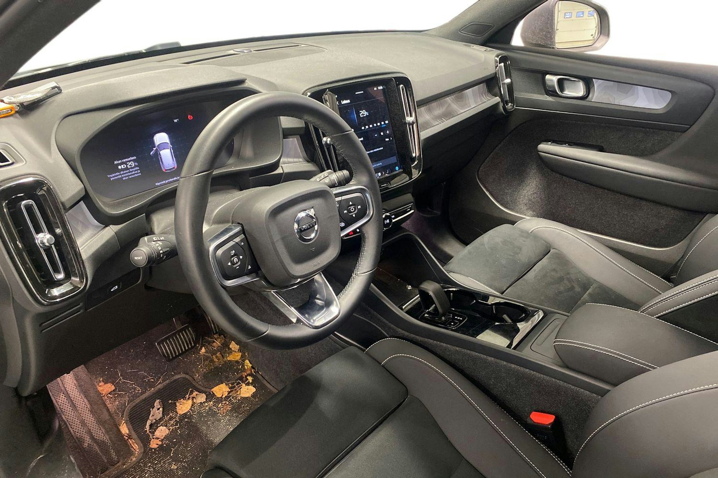 Vihreä Volvo XC40 2024 kuva 3.