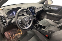 Vihreä Volvo XC40 2024 kuva 3.