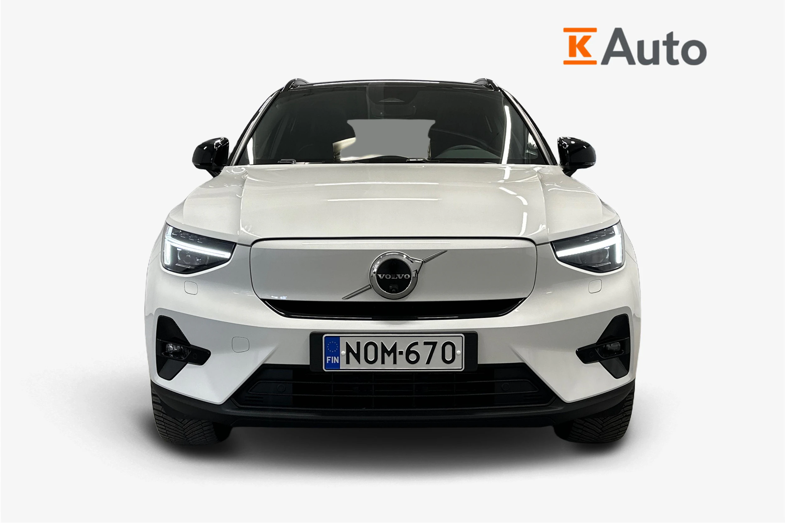 valkoinen Volvo XC40 2024 kuva 5.
