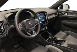 valkoinen Volvo XC40 2024 kuva 8.