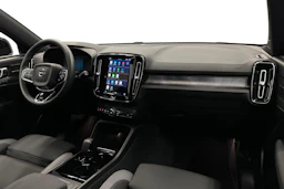 valkoinen Volvo XC40 2024 kuva 9.