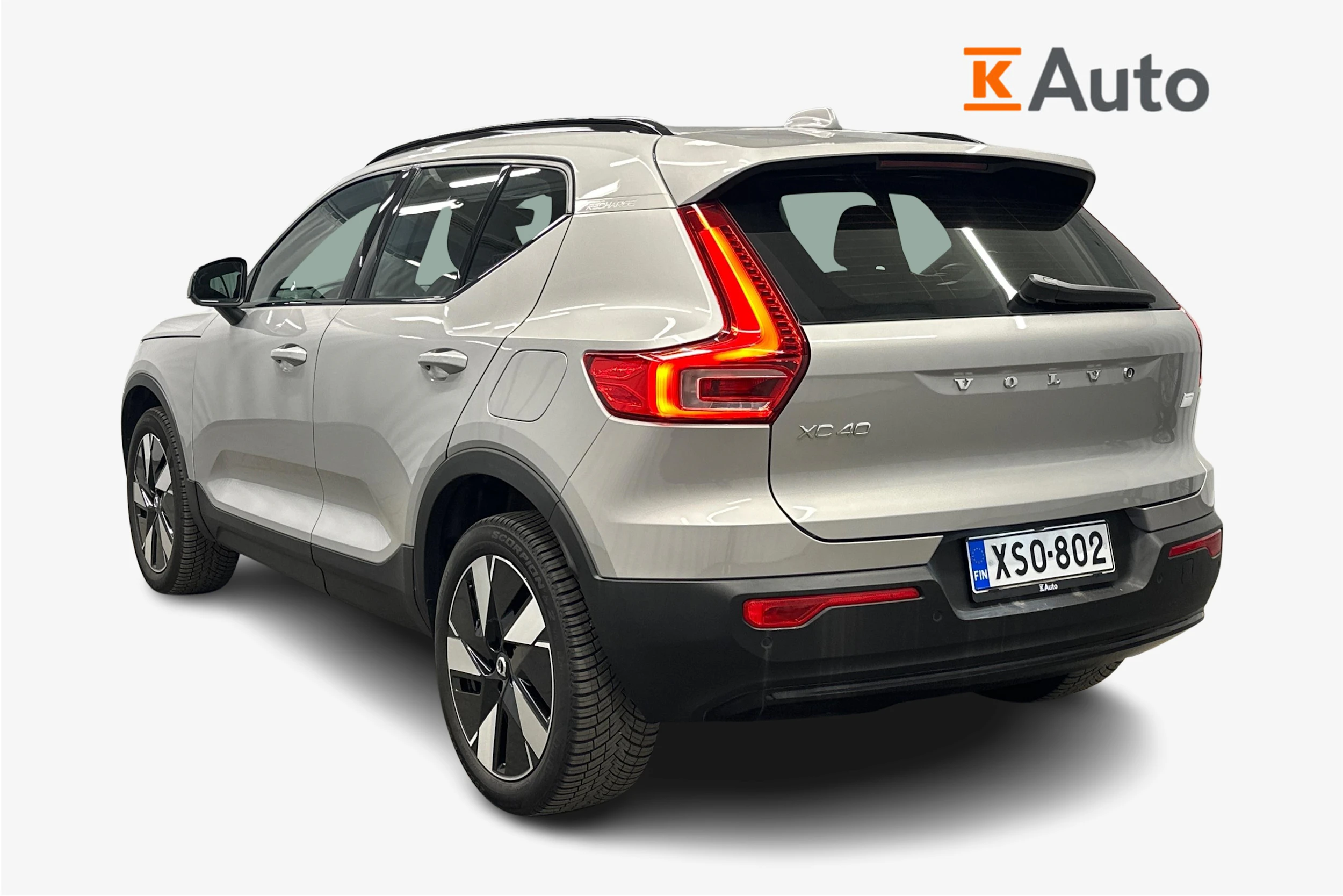 harmaa Volvo XC40 2024 kuva 2.