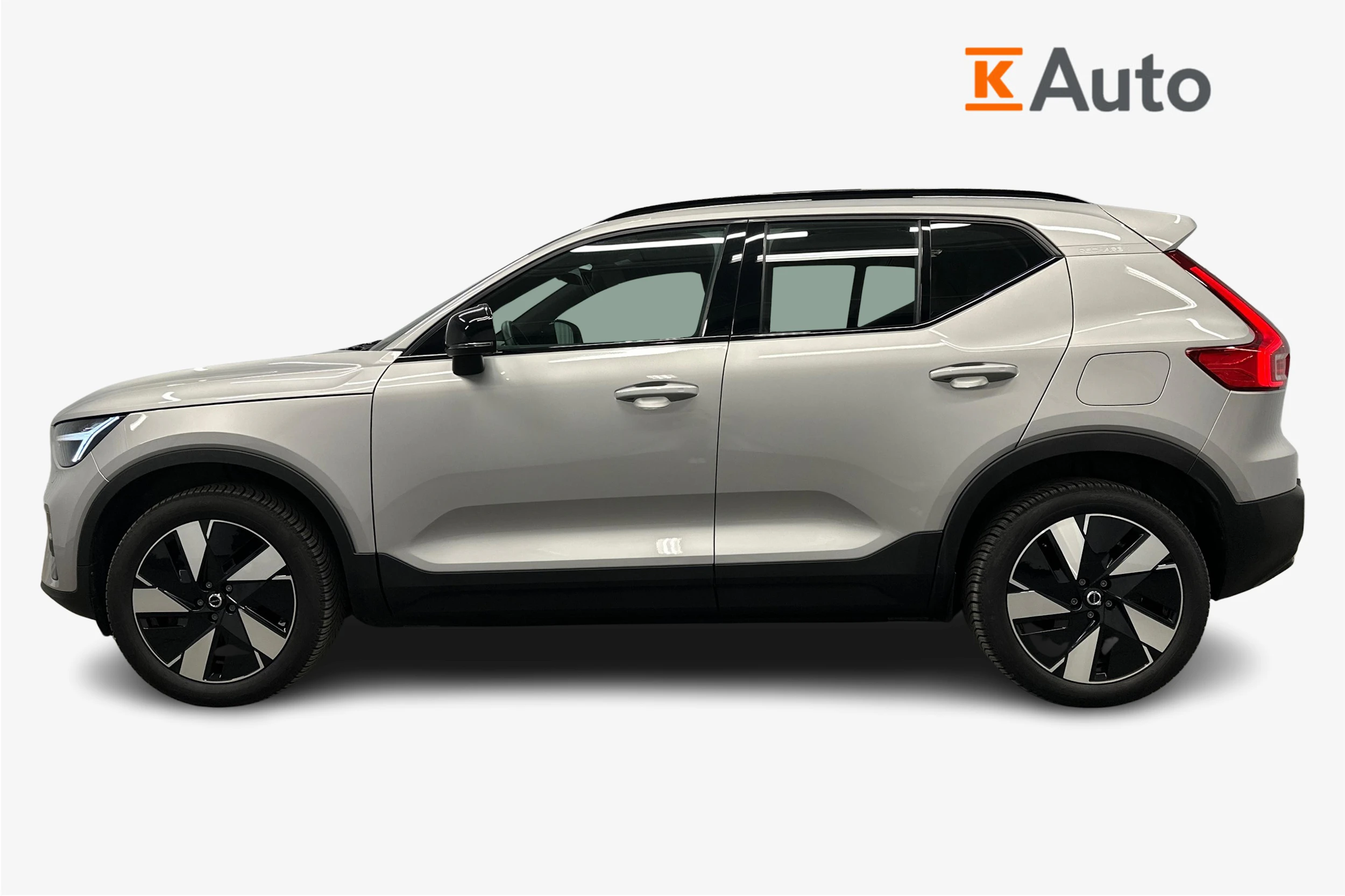 harmaa Volvo XC40 2024 kuva 5.