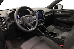 harmaa Volvo XC40 2024 kuva 6.