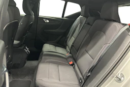 harmaa Volvo XC40 2024 kuva 8.