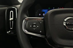 harmaa Volvo XC40 2024 kuva 11.
