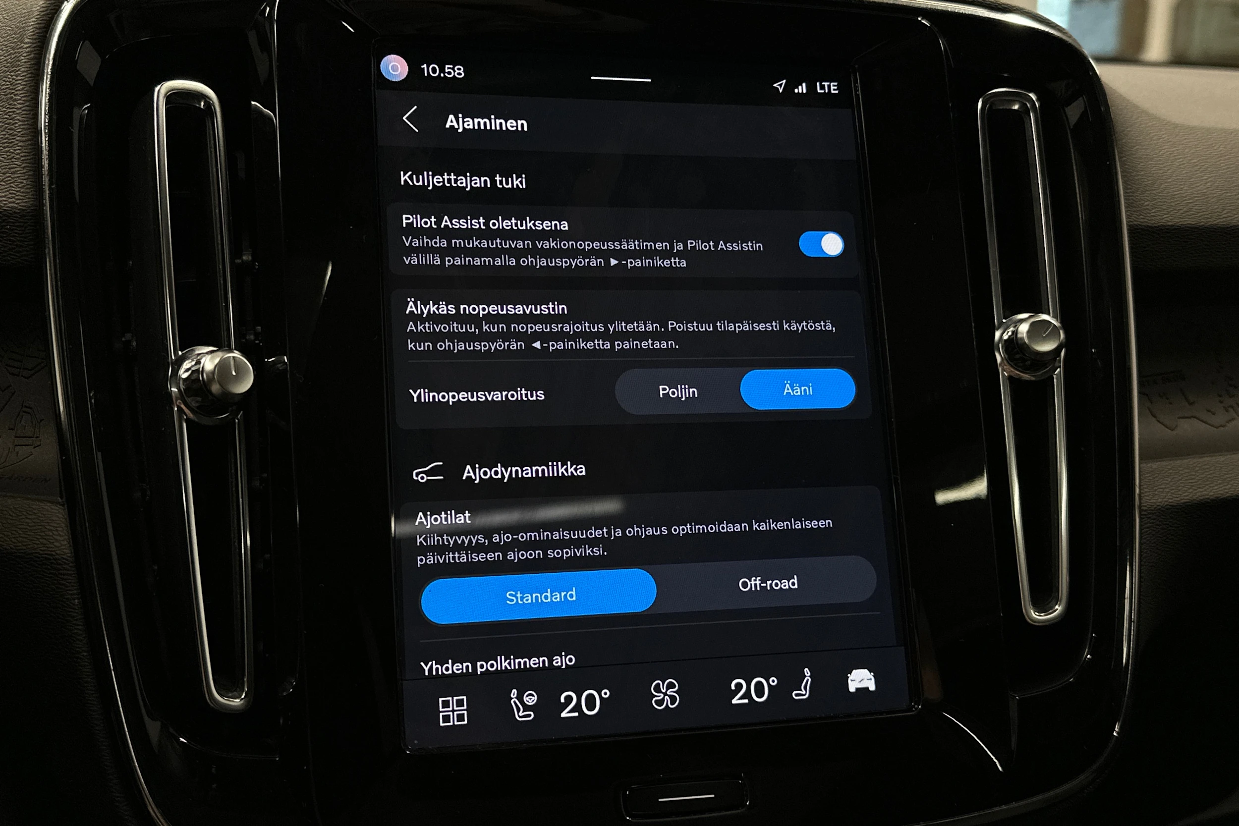 hopea Volvo XC40 2024 kuva 24.