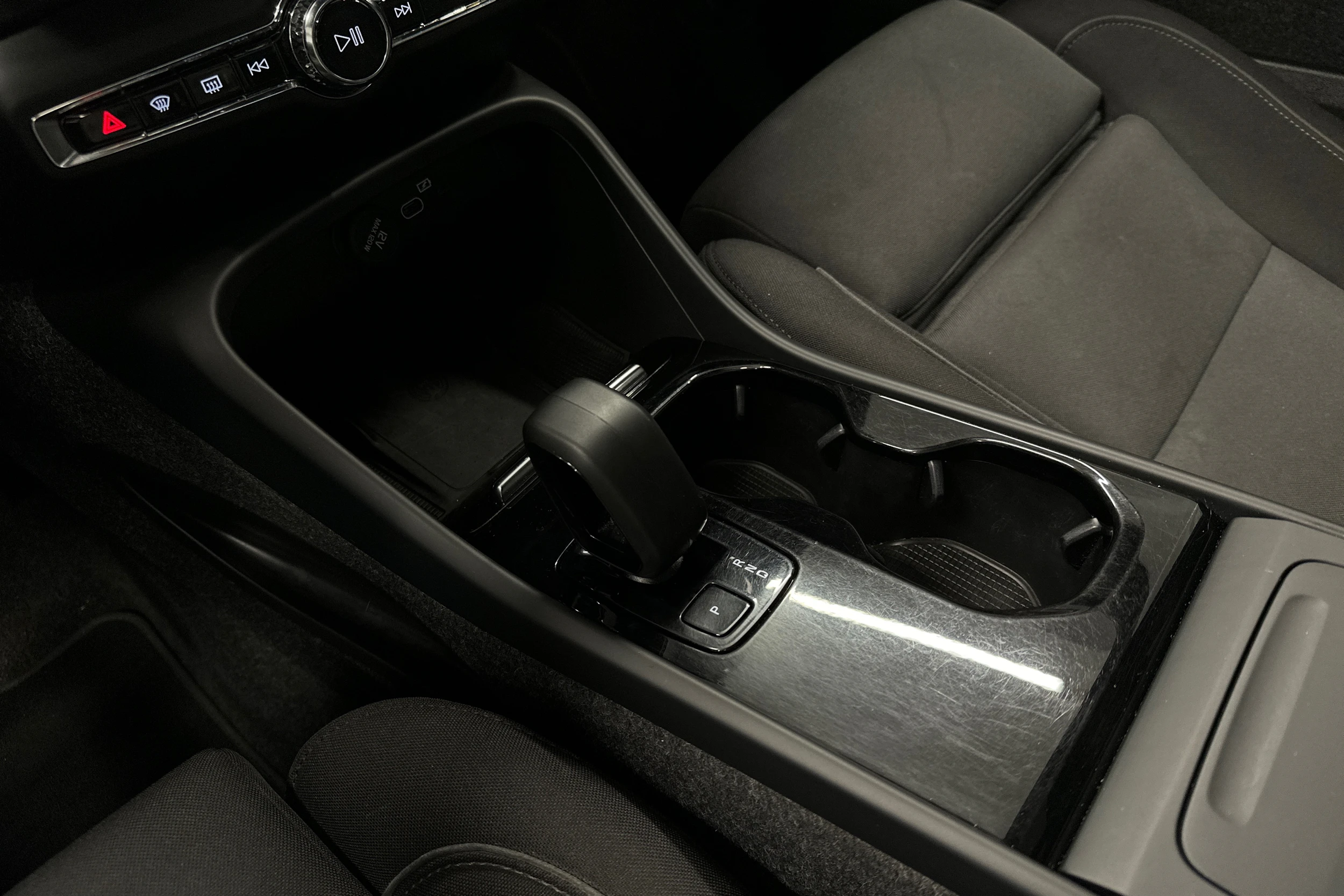 hopea Volvo XC40 2024 kuva 34.