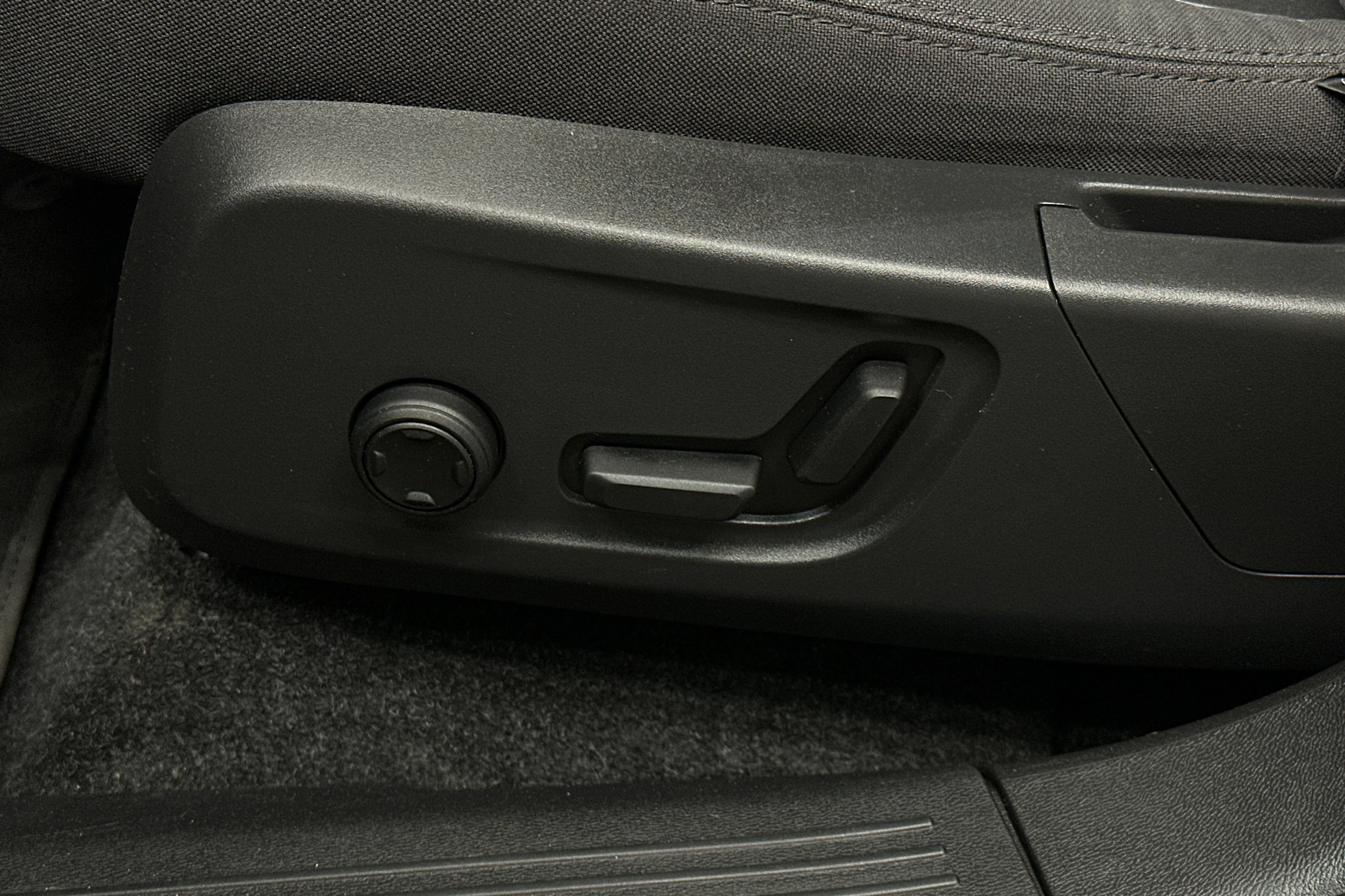 hopea Volvo XC40 2024 kuva 38.