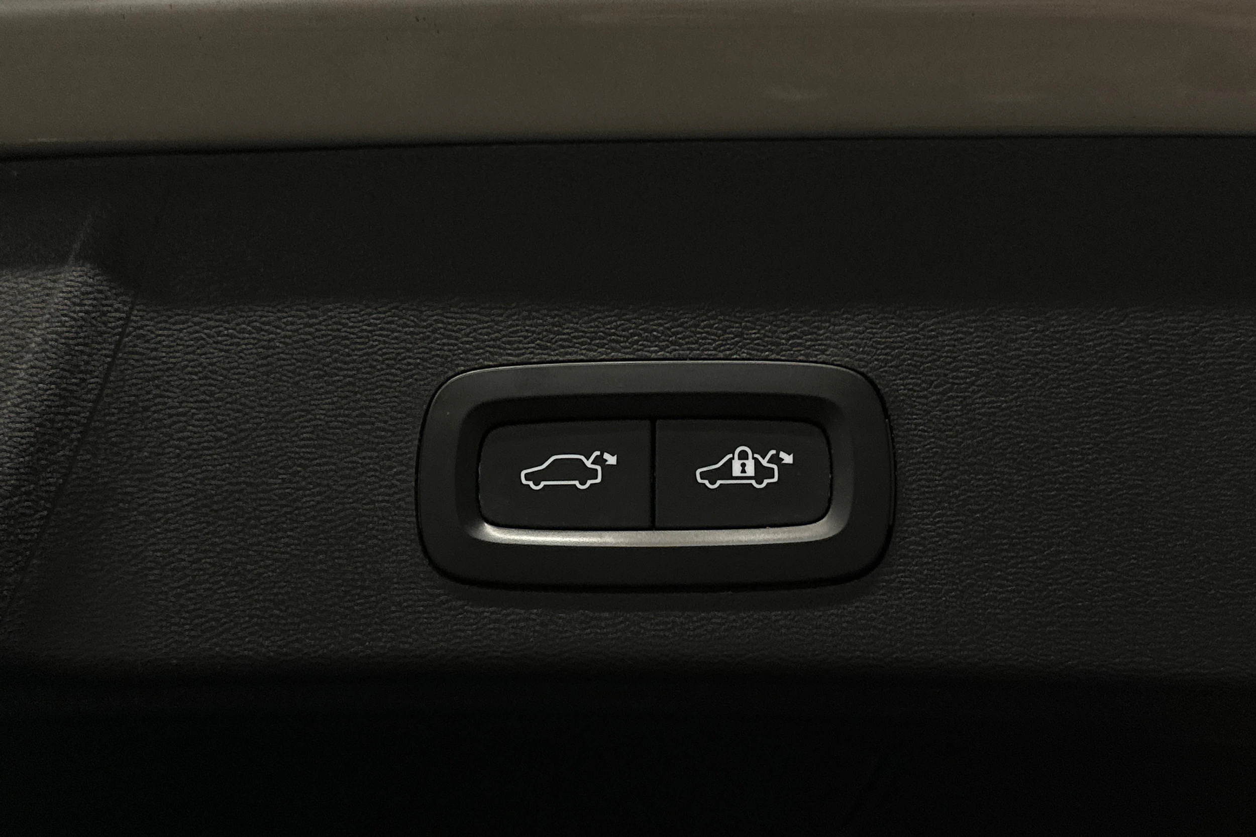 hopea Volvo XC40 2024 kuva 43.