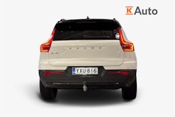 valkoinen Volvo XC40 2024 kuva 3.