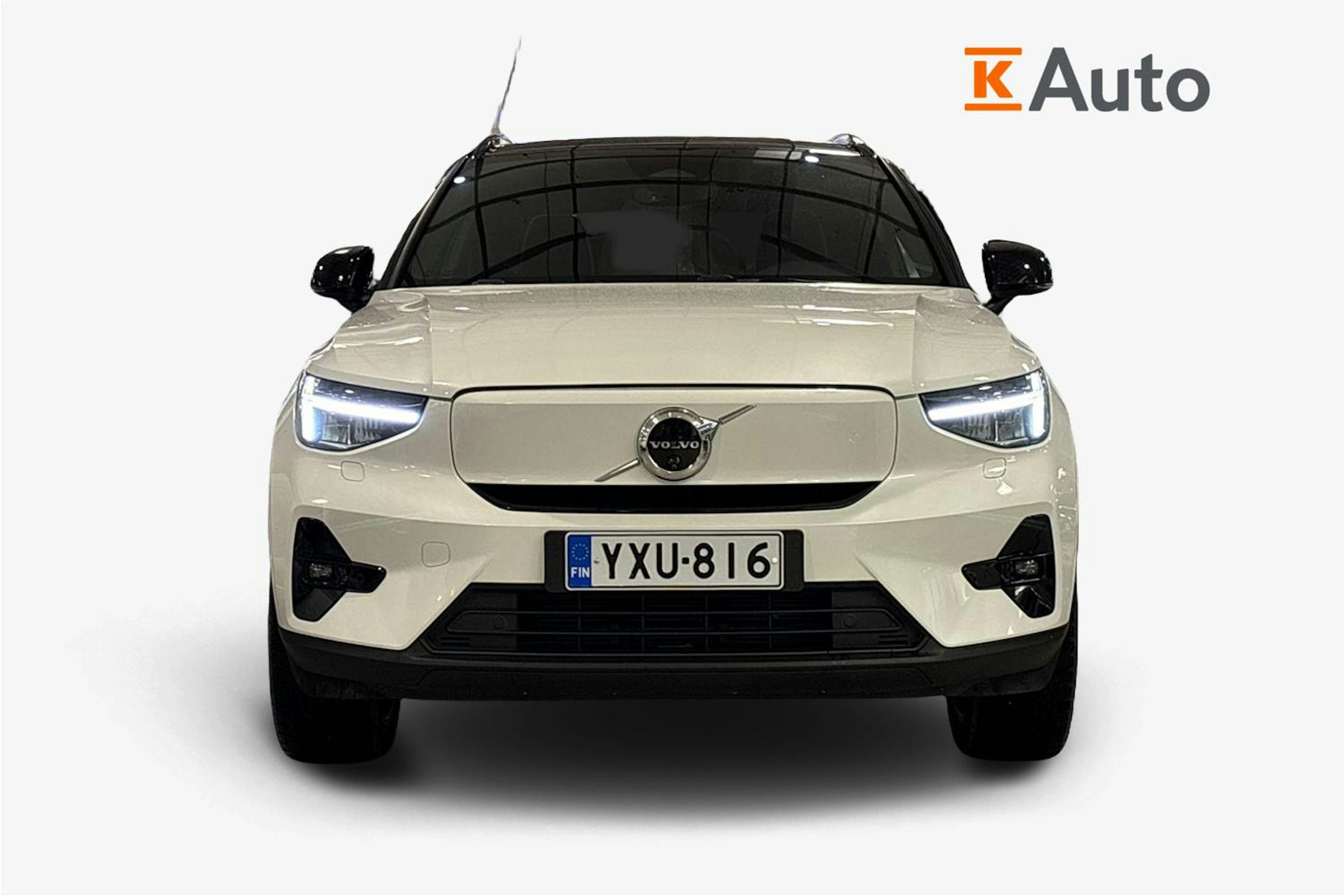 valkoinen Volvo XC40 2024 kuva 5.