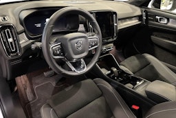 valkoinen Volvo XC40 2024 kuva 7.