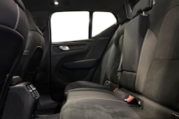 valkoinen Volvo XC40 2024 kuva 10.