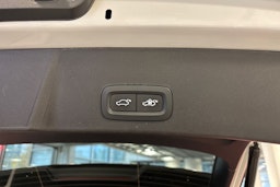 valkoinen Volvo XC40 2024 kuva 15.