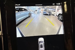 valkoinen Volvo XC40 2024 kuva 25.