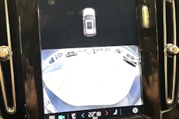 valkoinen Volvo XC40 2024 kuva 26.