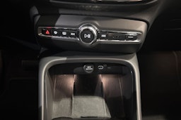 valkoinen Volvo XC40 2024 kuva 28.