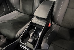 valkoinen Volvo XC40 2024 kuva 30.