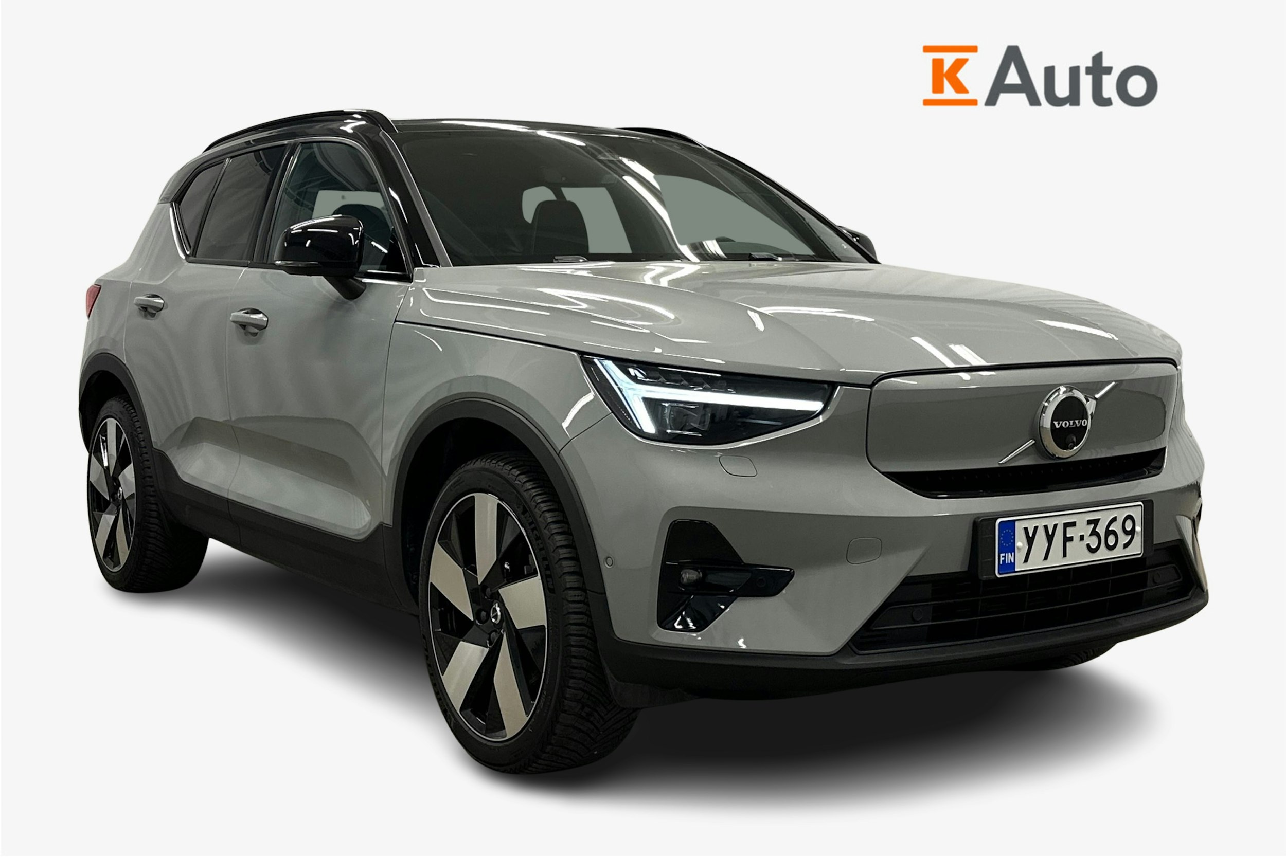harmaa Volvo XC40 2024 kuva 1.
