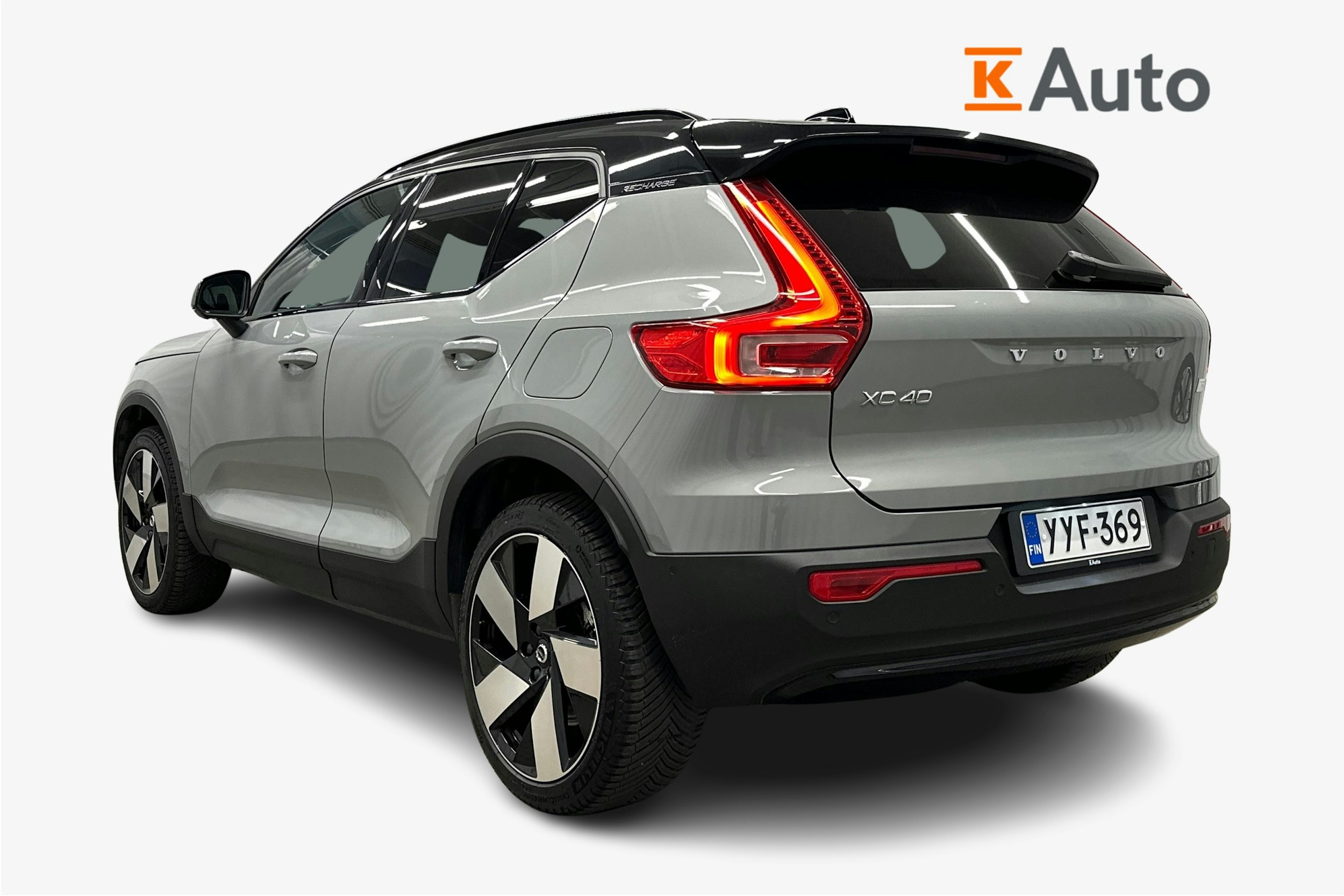 harmaa Volvo XC40 2024 kuva 2.