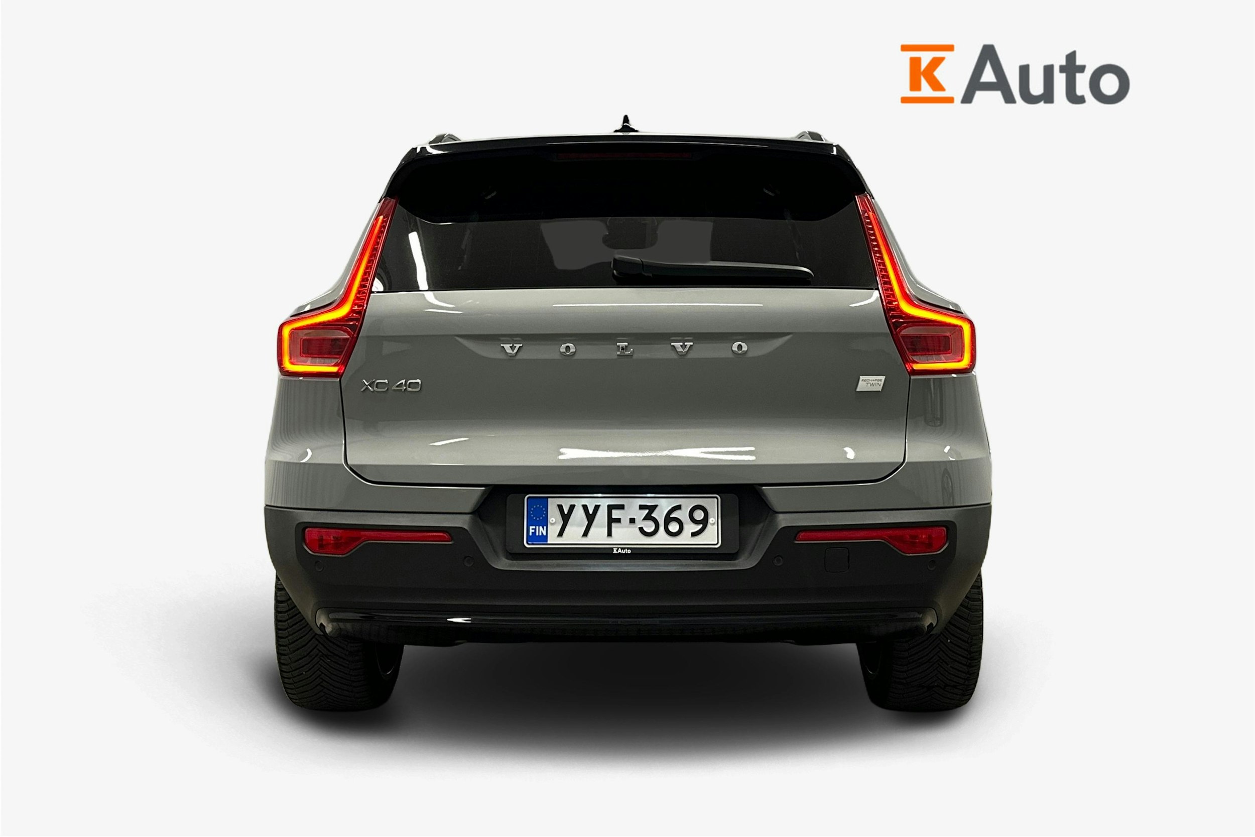 harmaa Volvo XC40 2024 kuva 3.