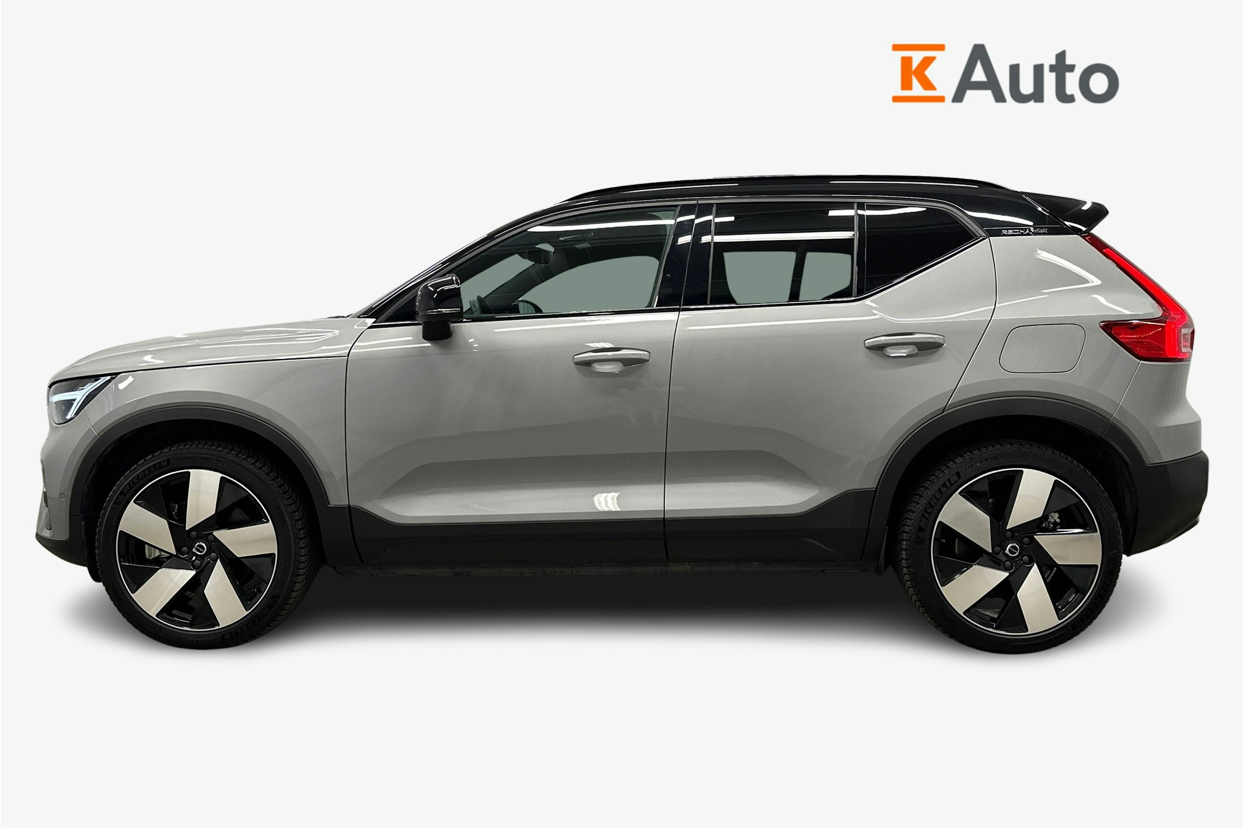 harmaa Volvo XC40 2024 kuva 6.