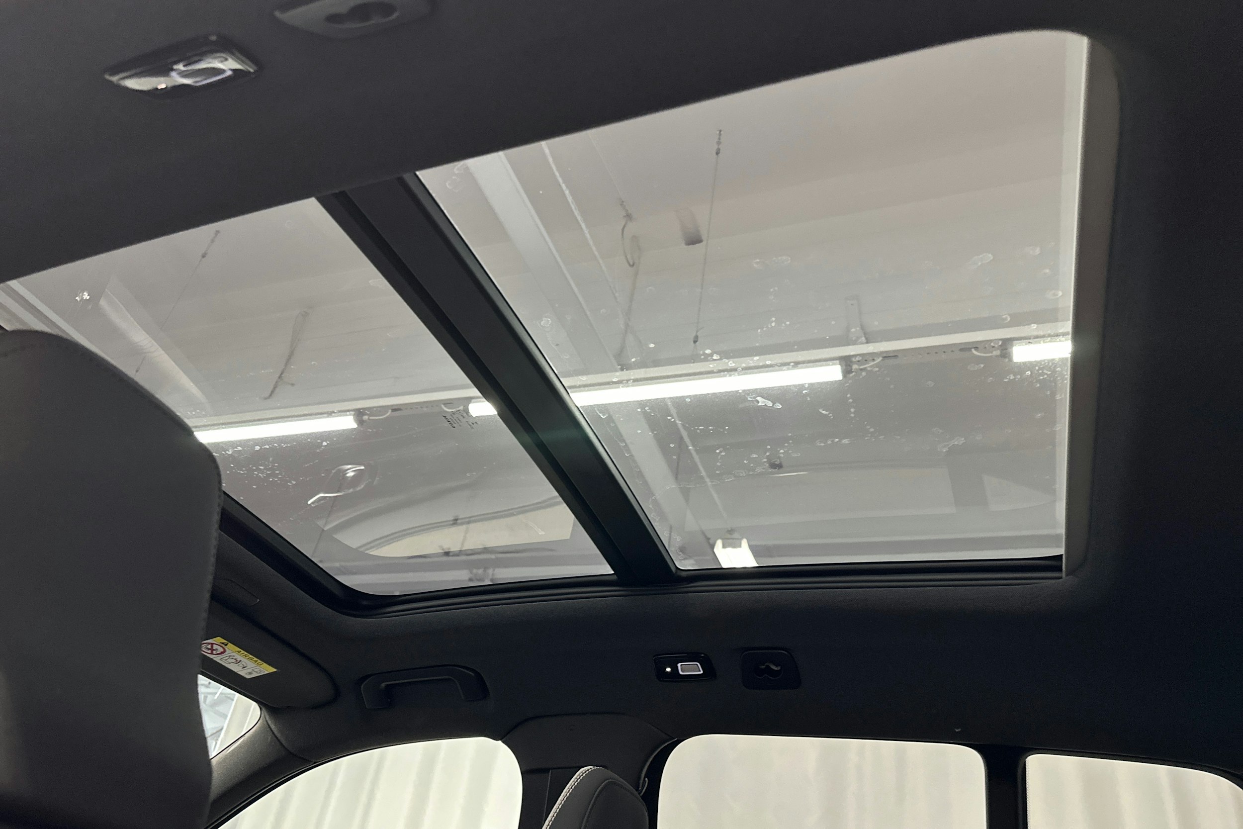 harmaa Volvo XC40 2024 kuva 18.