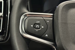 harmaa Volvo XC40 2024 kuva 23.