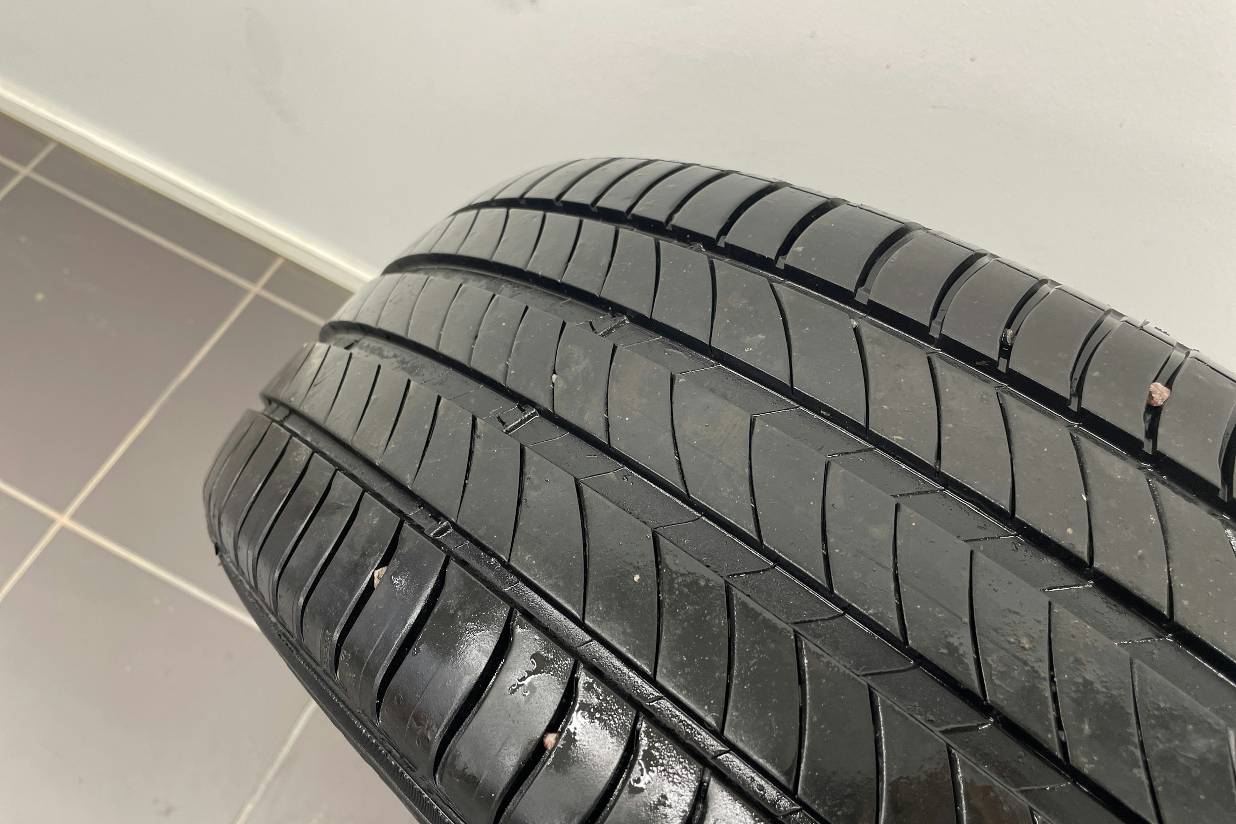 harmaa Volvo XC40 2025 kuva 13.