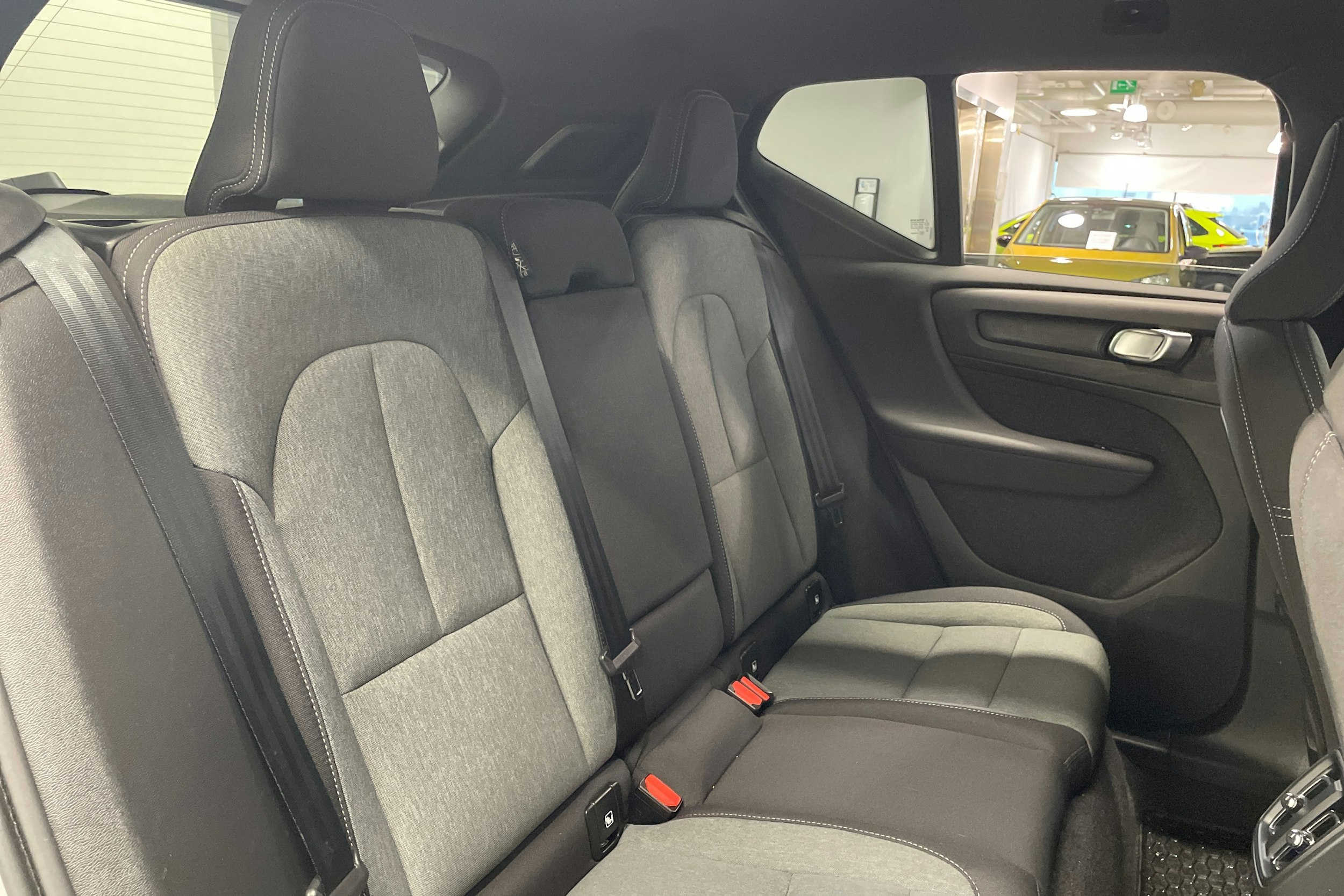 harmaa Volvo XC40 2025 kuva 15.