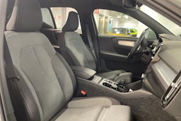 harmaa Volvo XC40 2025 kuva 17.