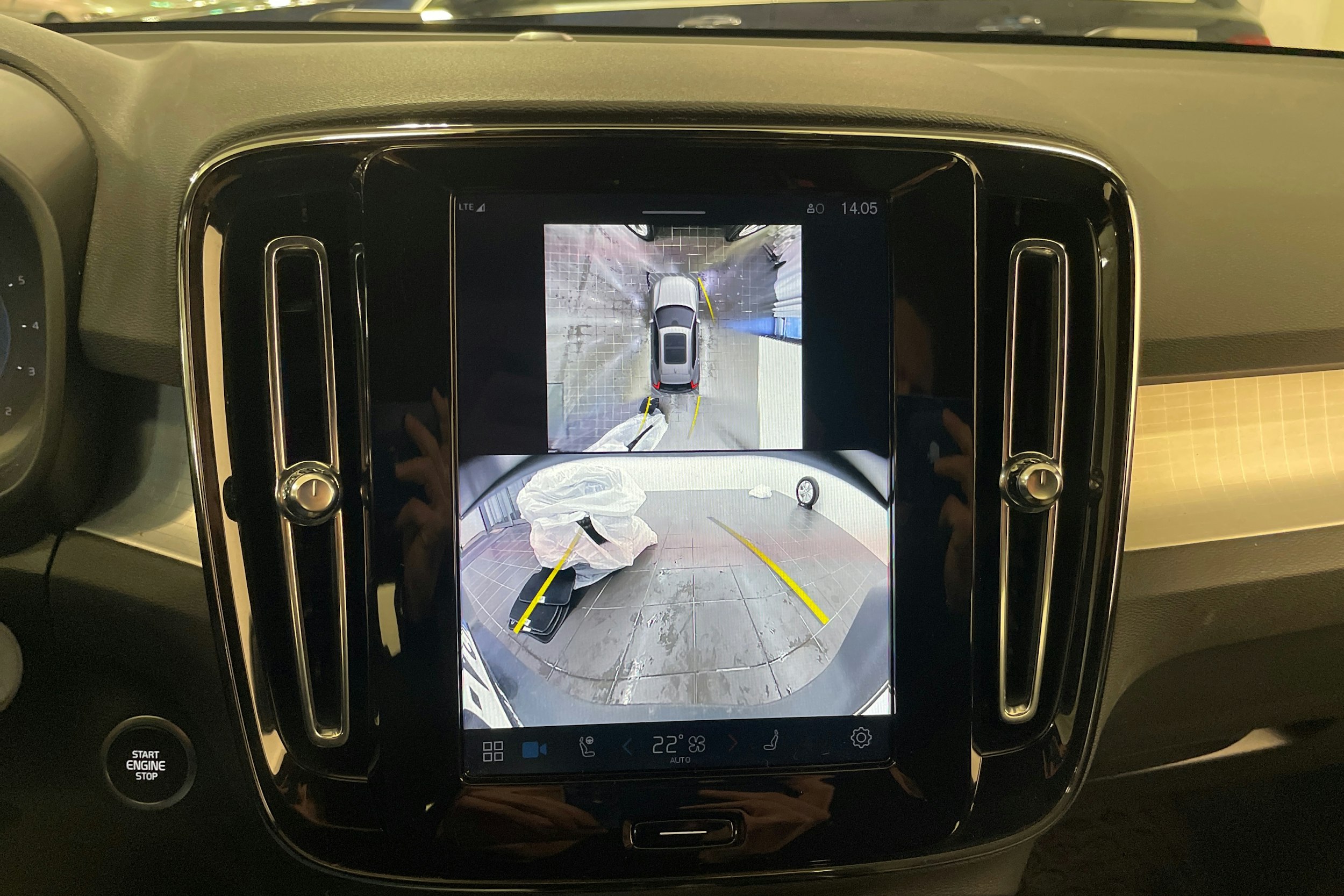 harmaa Volvo XC40 2025 kuva 20.