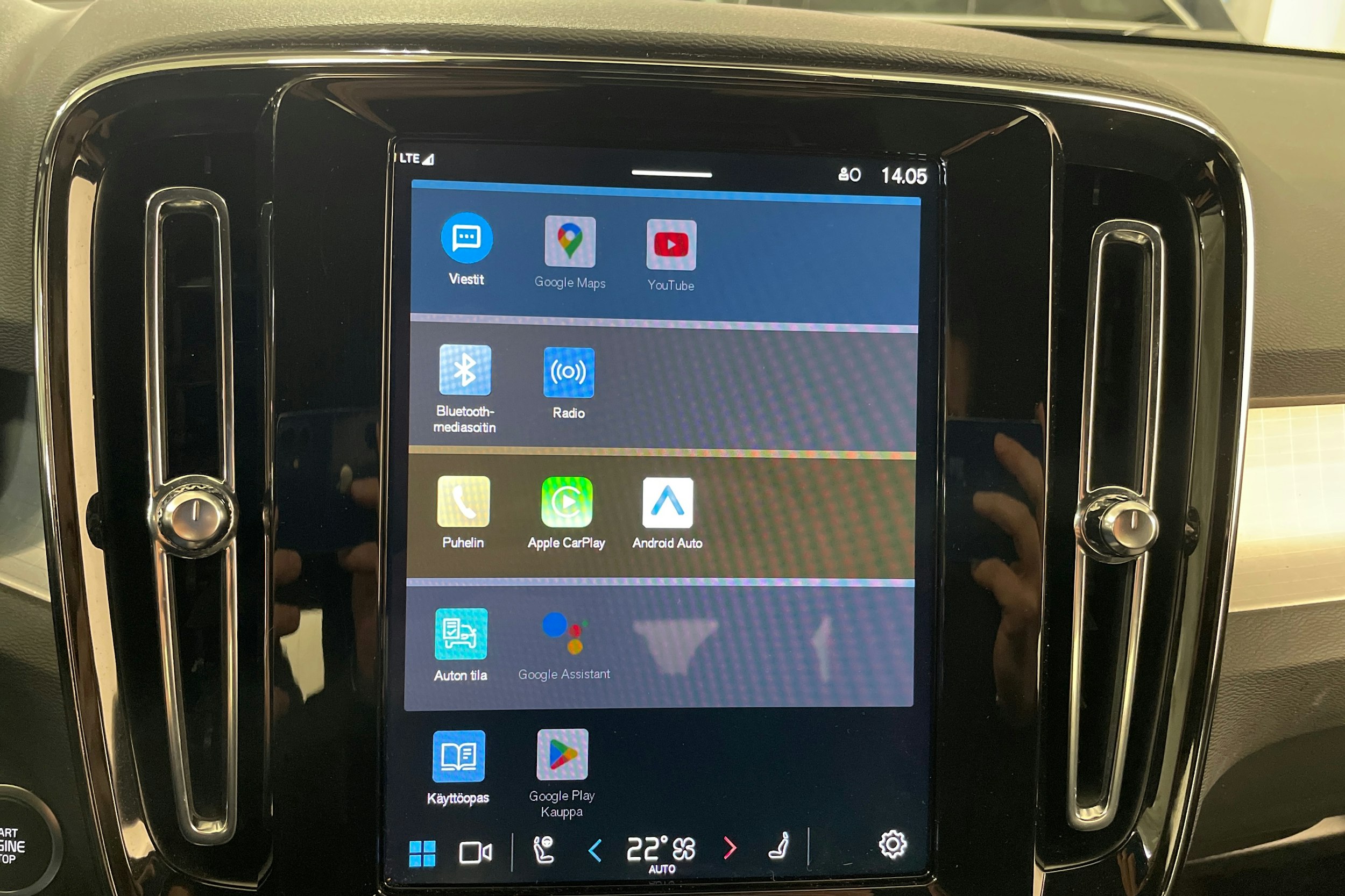 harmaa Volvo XC40 2025 kuva 22.