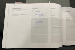 harmaa Volvo XC40 2025 kuva 23.