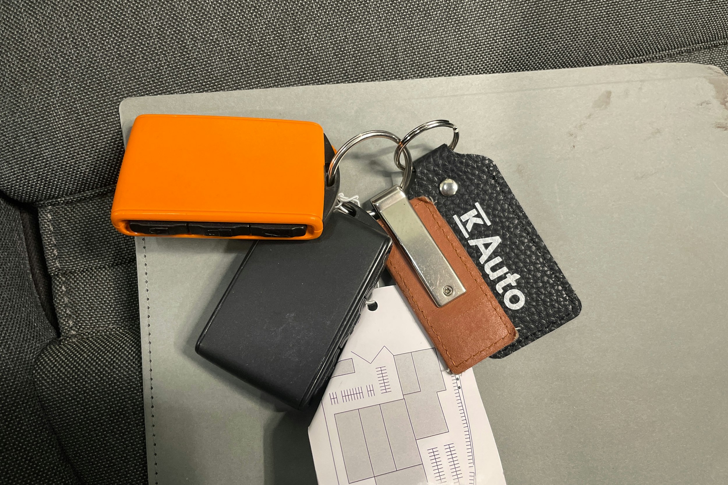 harmaa Volvo XC40 2025 kuva 24.