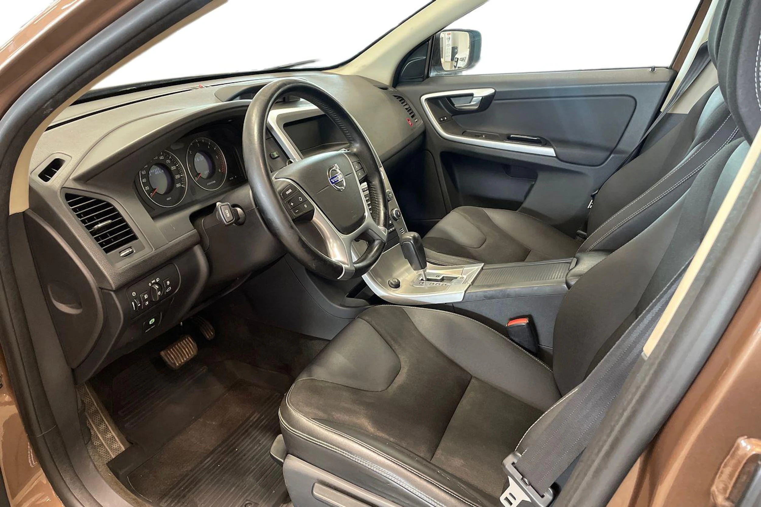 ruskea (beige) Volvo XC60 2009 kuva 6.