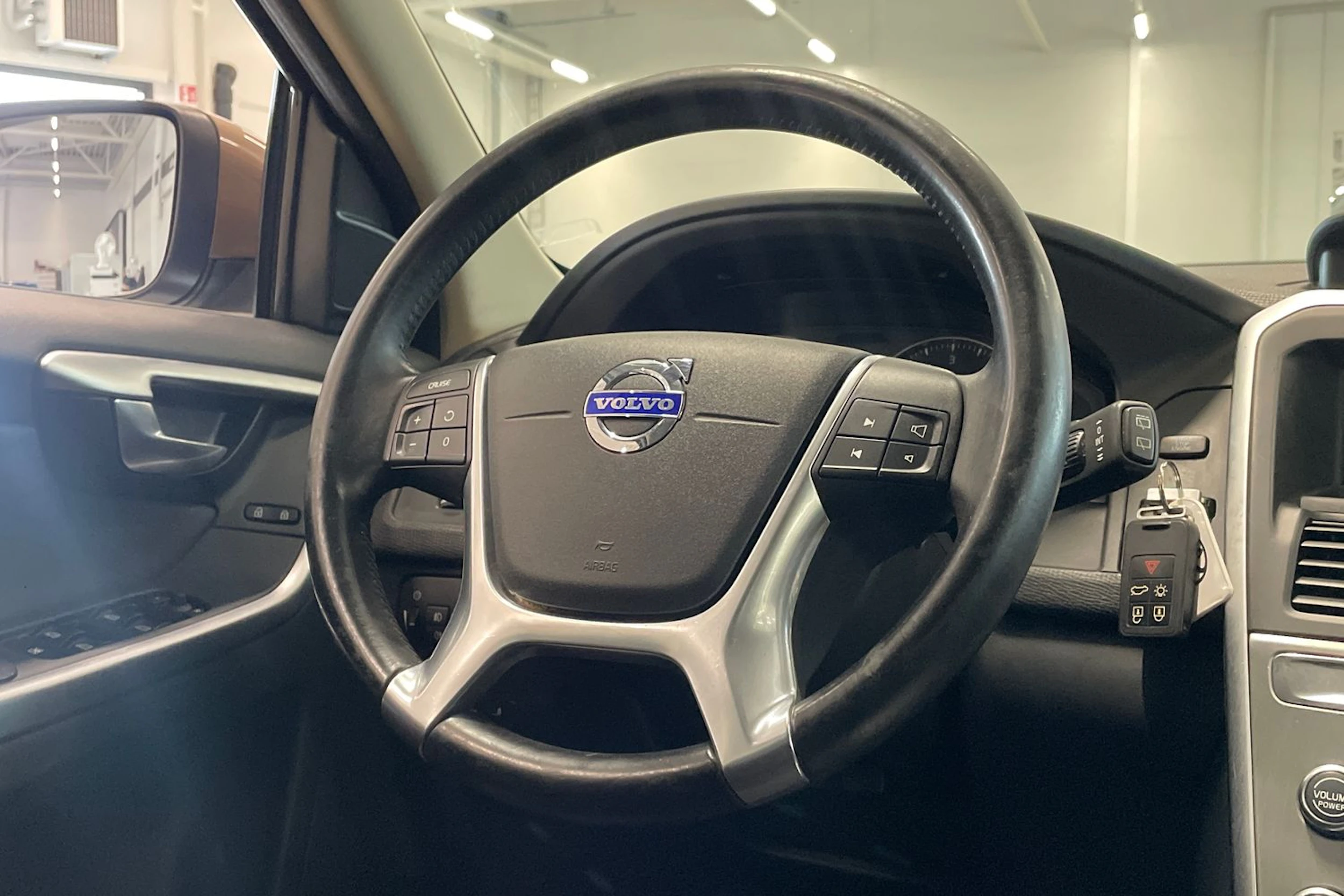 ruskea (beige) Volvo XC60 2009 kuva 12.