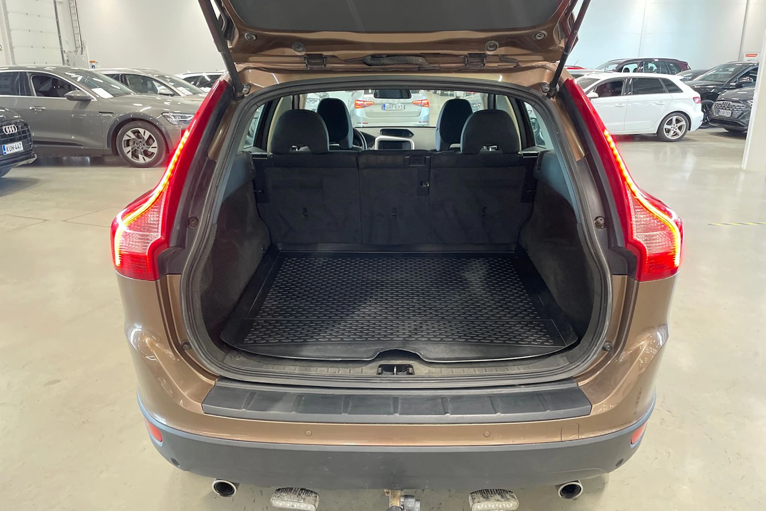 ruskea (beige) Volvo XC60 2009 kuva 22.